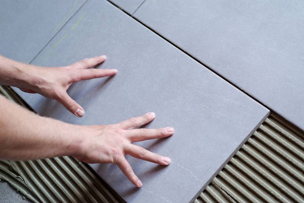 pose carrelage noir